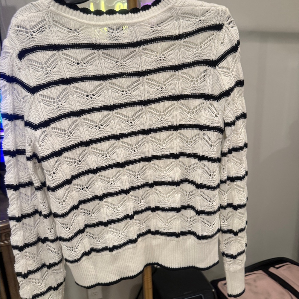GAP Women's Sweater with Black and White Pattern - Picture 3 of 7